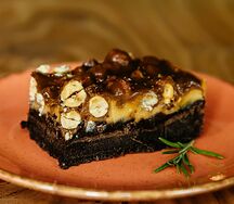 Брауни карамель-фундук