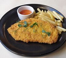 Шницель куриный с картофелем фри