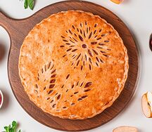 Пирог с персиком и малиной