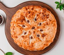 Пирог с творогом и изюмом