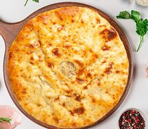 Пирог с курицей, грибами и сыром