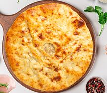 Пирог с курицей, грибами и сыром