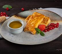 Блины с клубникой
