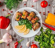 Баклажановые рулетики