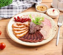 Ассорти мясных деликатесов
