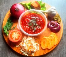 Борщ домашний от шефа из индейки и курицы со сметаной и зеленью