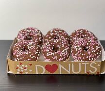 Набор из 6 пончиков с сердечками в подарочной упаковке для любимых