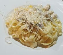 Феттуччине с курицей и грибами