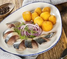 Маринованная скумбрия с картофелем