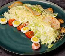 Цезарь с курицей и креветками