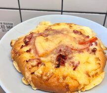 Мини-пицца с колбасой