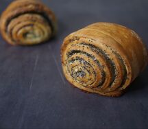 Булочка с маком