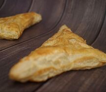 Слойка с ветчиной и сыром