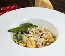 Тальятелле с белыми грибами и курицей