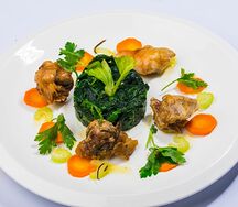 Запеченный с яблоком кролик