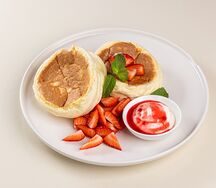 Панкейки с клубникой