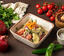 Салат по-грузински с грецкими орехами