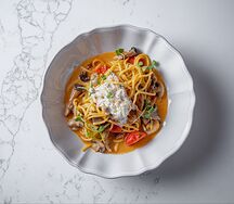Спагетти с грибами и страчателлой