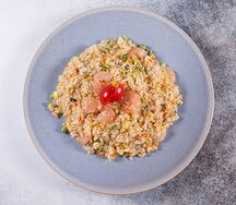 Жареный рис с креветками