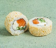 Ролл Филадельфия в кунжуте с огурцом