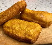 Пирожок с картошкой и сосиской