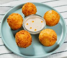 Шарики эларджи с соусом баже
