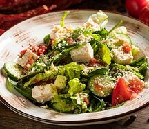 Салат с сыром буррата