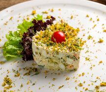 Салат Оливье с курицей