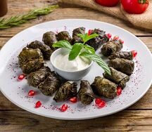 Долма с винoградными листьями