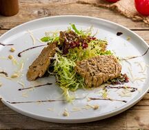 Теплый салат с куриной печенью