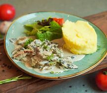 Бефстроганов из вырезки с грибами