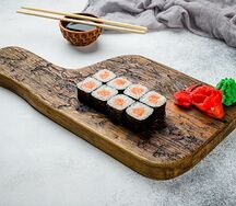 Ролл с лососем