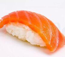 Суши с лососем