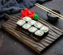 Ролл с креветкой