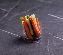 Салат овощи с сырным соусом