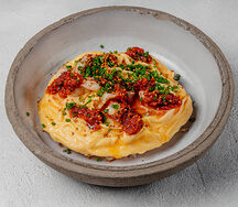 Скрэмбл с рисом, креветками и соусом ахи барбекю