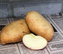 Пирожок жареный с яблоком и корицей