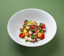 Тёплый салат с осьминогом