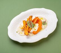 Запеченный батат с соусом горгонзолы