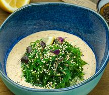 Чука салат с ореховым соусом