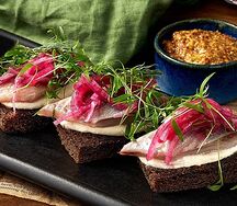 Сморреброды с атлантической сельдью