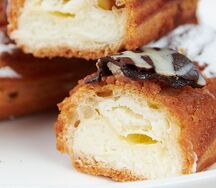 Эклер с ванильным кремом маскарпоне