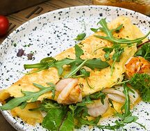 Омлет с кальмаром и креветкой