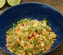 Жареный рис с яйцом и овощами