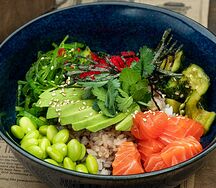 Поке с лососем фирменные