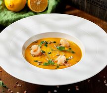 Пряный тыквенный суп с креветкой