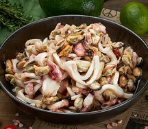 Коктейль из морепродуктов в масле