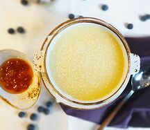 Каша пшеничная с ягодным вареньем