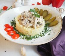 Бефстроганов с грибами и булгуром