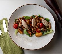Теплый салат с лисичками